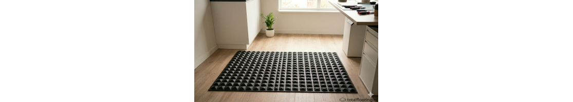 De Base+ Pyramid Black is een hoogwaardige ergonomische mat die TÜV-getest is